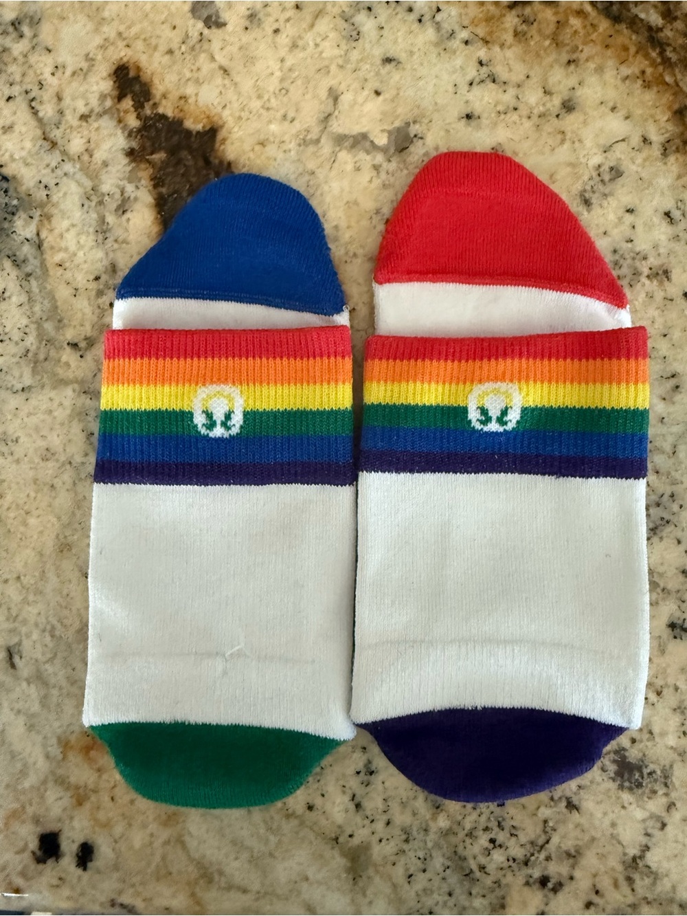 Lululemon Lg crew socks PRIDE NWOT